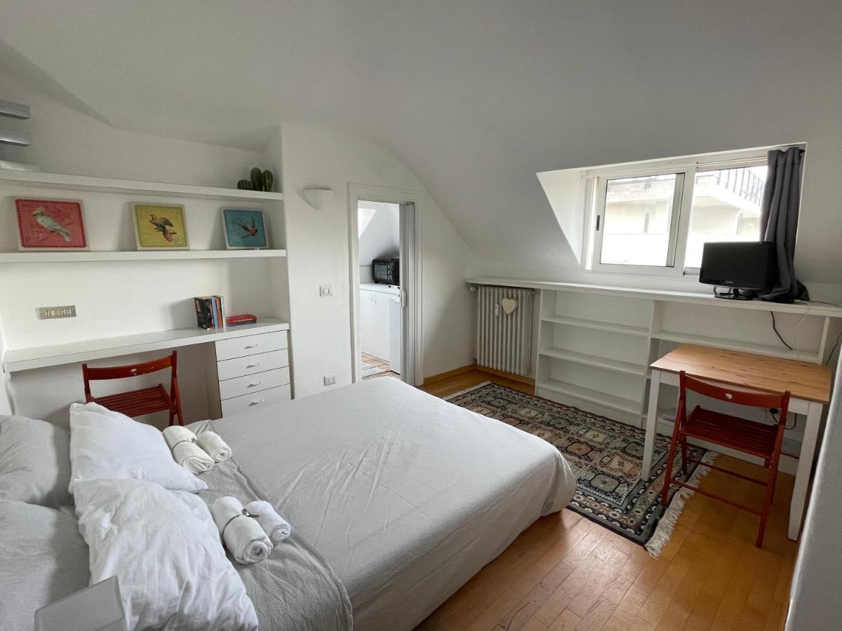 Appartement Tortona Tiny Attic Directly Connected To Duomo à Milan Extérieur photo